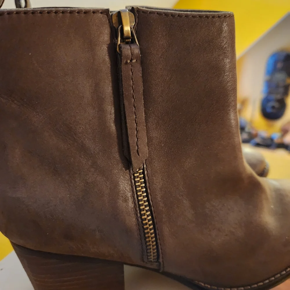 Blondo Vegas Waterproof Bootie - Picture 8 of 9